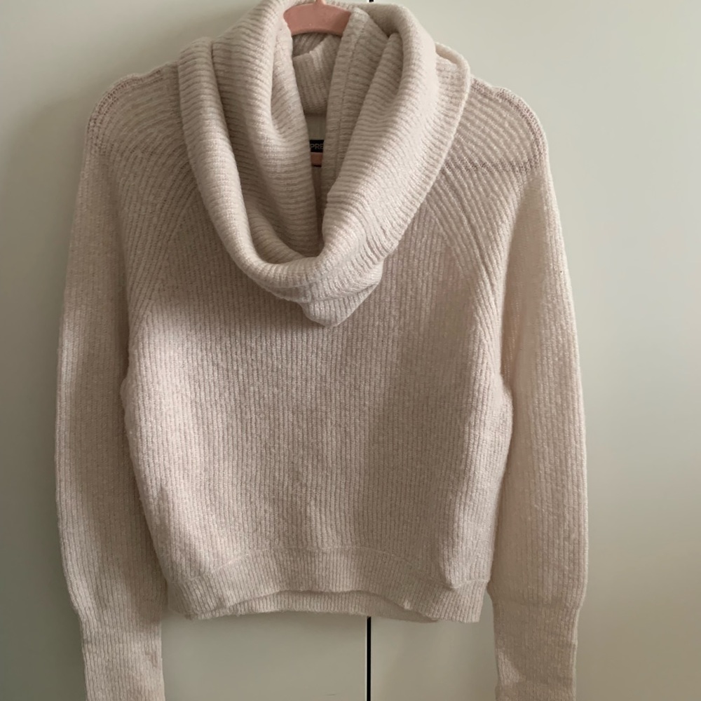 Sweater with detachable scarf